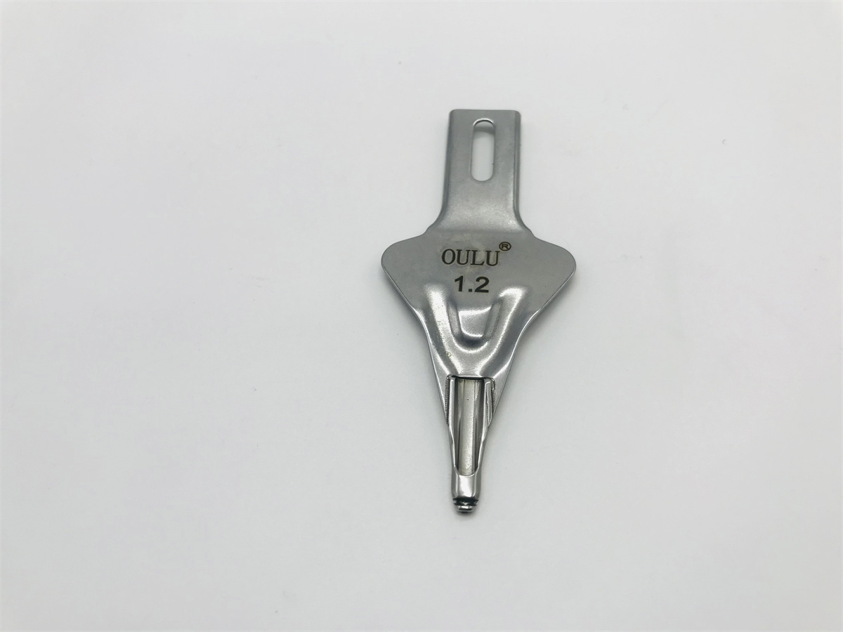 OL Yarn Feeder with outer double-hole and pointed tip 1.2MM